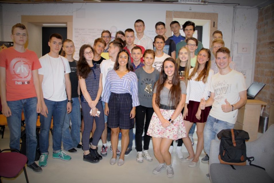 Axon lawyers entertained young inventors and future startuppers in Fabricator